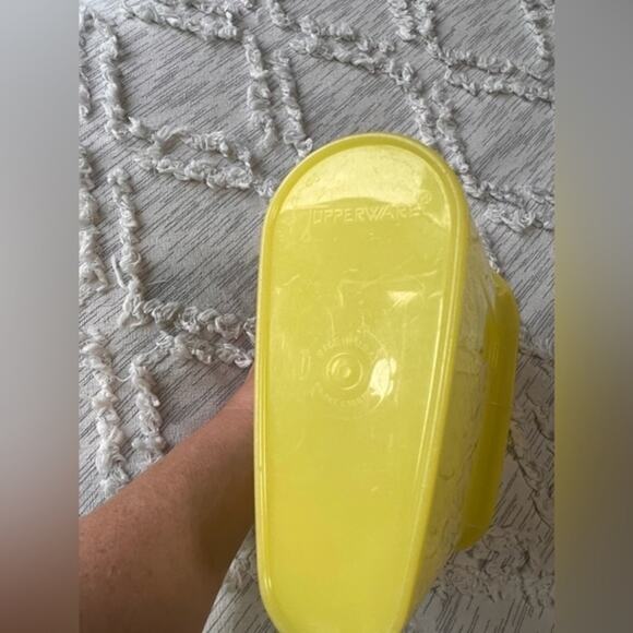 Vintage Yellow Tupperware 1 Quart Pitcher 792-7 - Picture 9 of 12